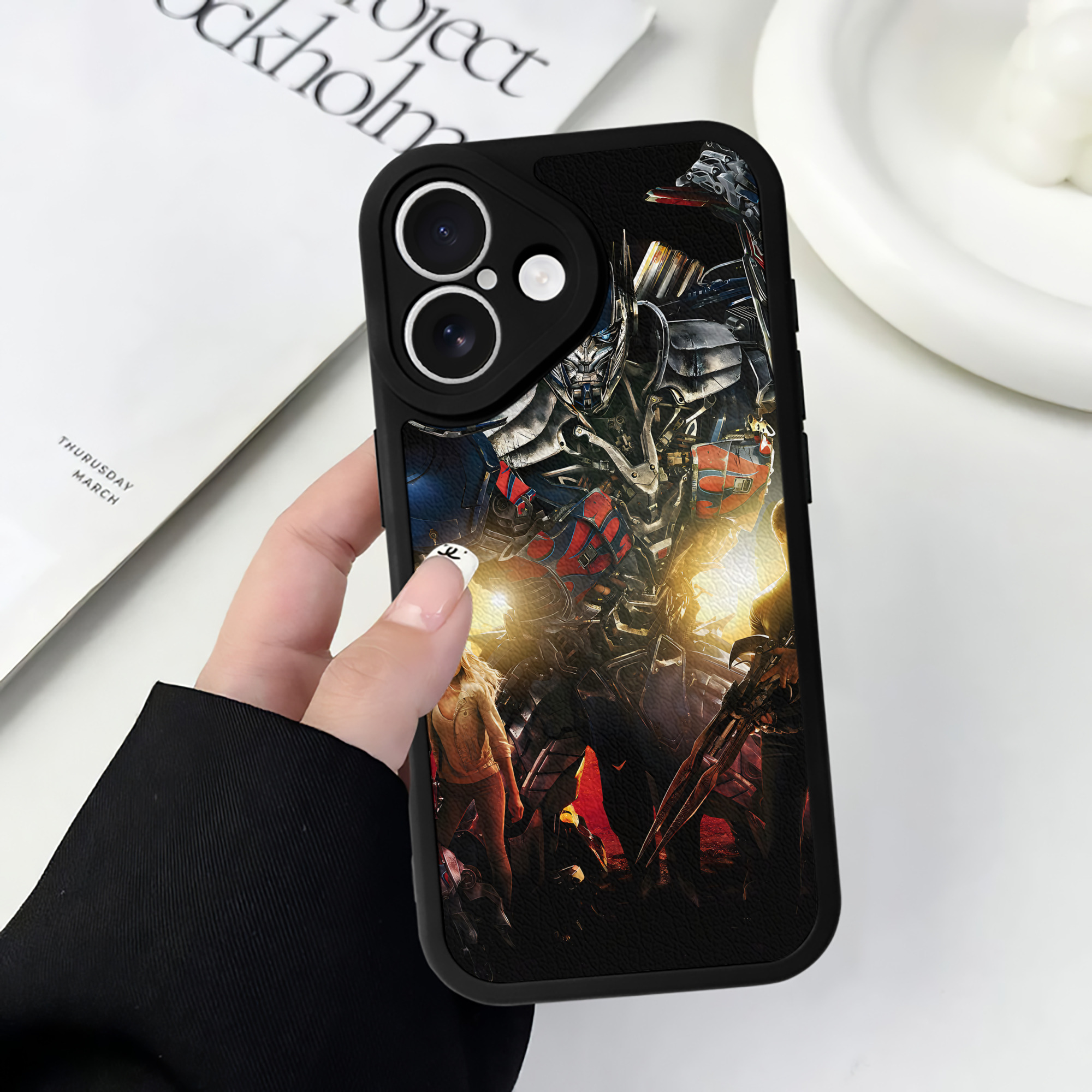 （画像用） Transformers トランスフォーマー 【iPhone 16シリーズ対応】シリコンスマホケース（レザー調） 材質：シリコン